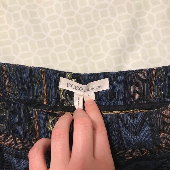 BCBGeneration mid-rise shorts - Picture 3 of 4